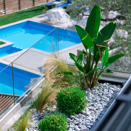 Aloe Elegant شقة فندقية 4*