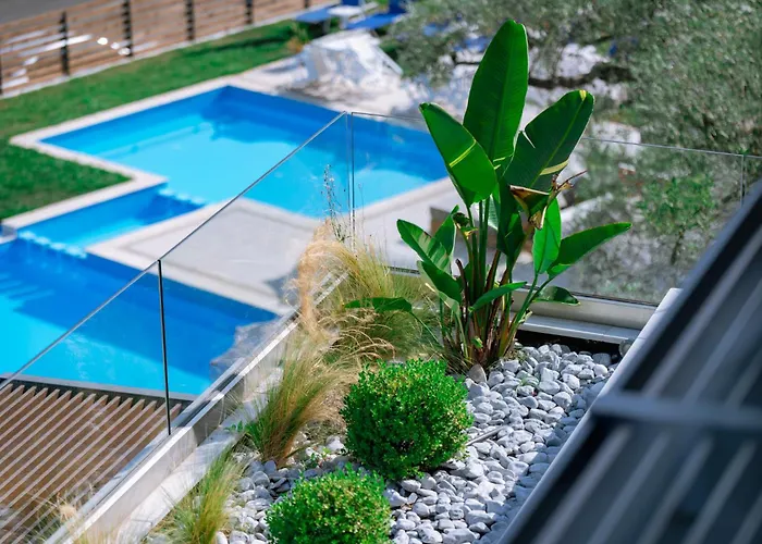 Aloe Elegant Apartahotel 4*